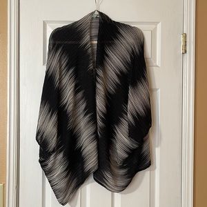 Nostalgia Black and White Shawl/Shrug Size XL